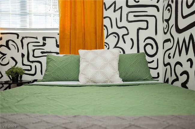 Building Photo - 2205 Santa Paula Dr