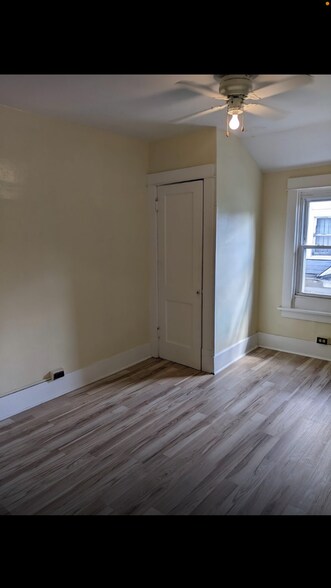 Building Photo - 909 N 4th Ave