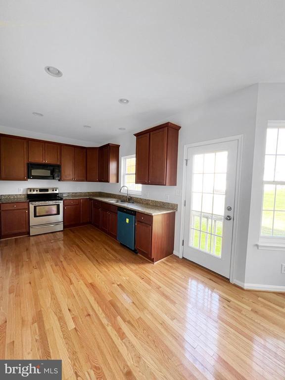 Building Photo - 8255 Makensie Way
