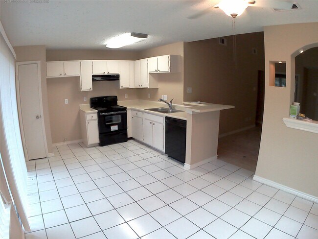 Building Photo - 12614 Day Hollow Ln