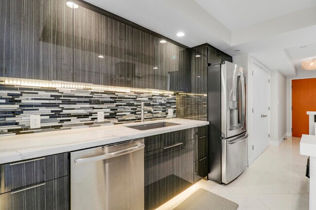 Building Photo - 3000 N Ocean Dr