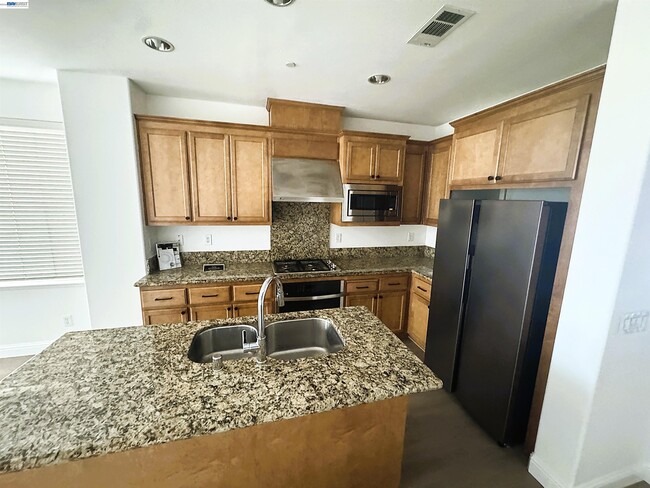 Building Photo - 40203 Antigua Rose Terrace