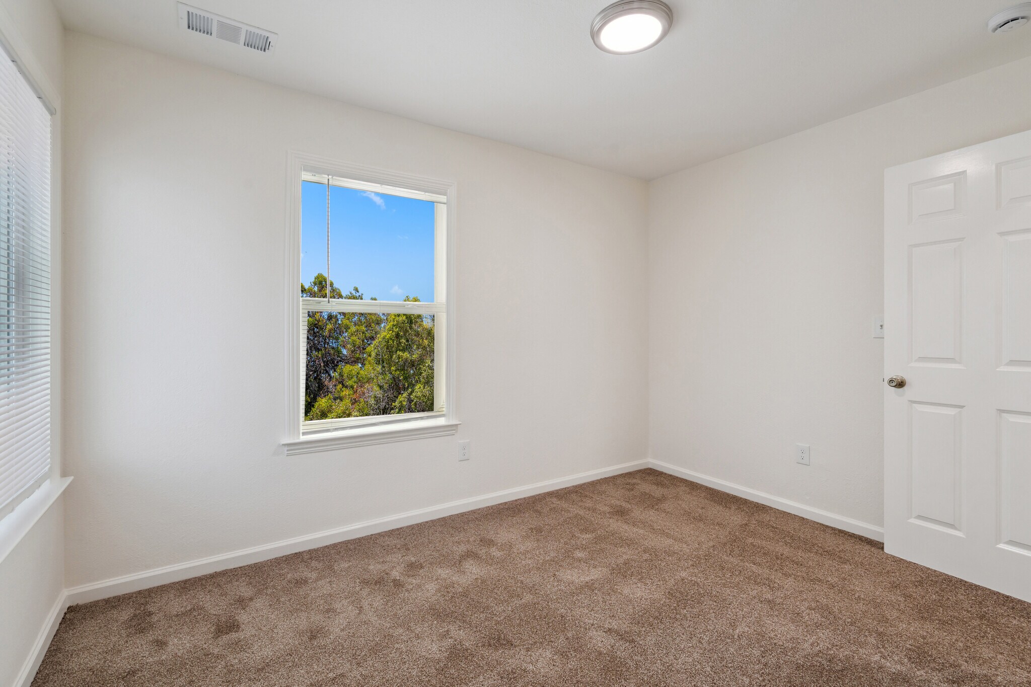 Building Photo - 5541 Highland Ave