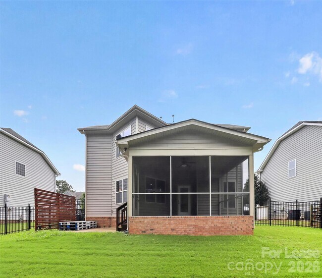 Building Photo - 549 Daventry Ct