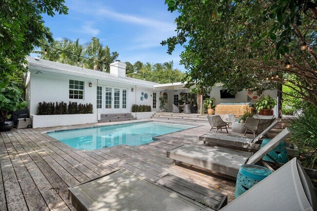 Building Photo - 302 NW 16th St