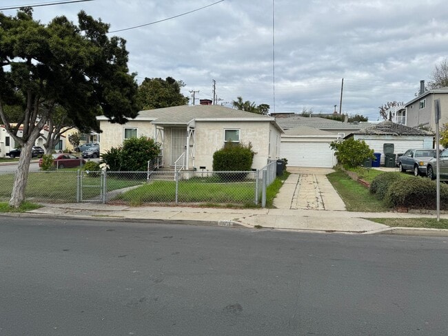 Building Photo - COMPLETELY REMODELLED 1 BEDROOM DUPLEX FOR LEASE!