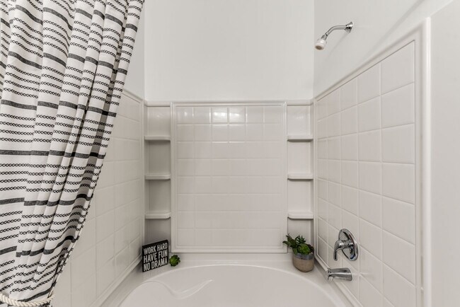 Building Photo - Luxury Living in Spring! 2/2 Apt ~