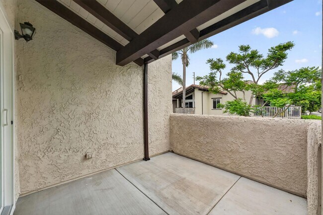 Building Photo - HUNTINGTON BEACH HOME - 1.5 Miles from the Beach