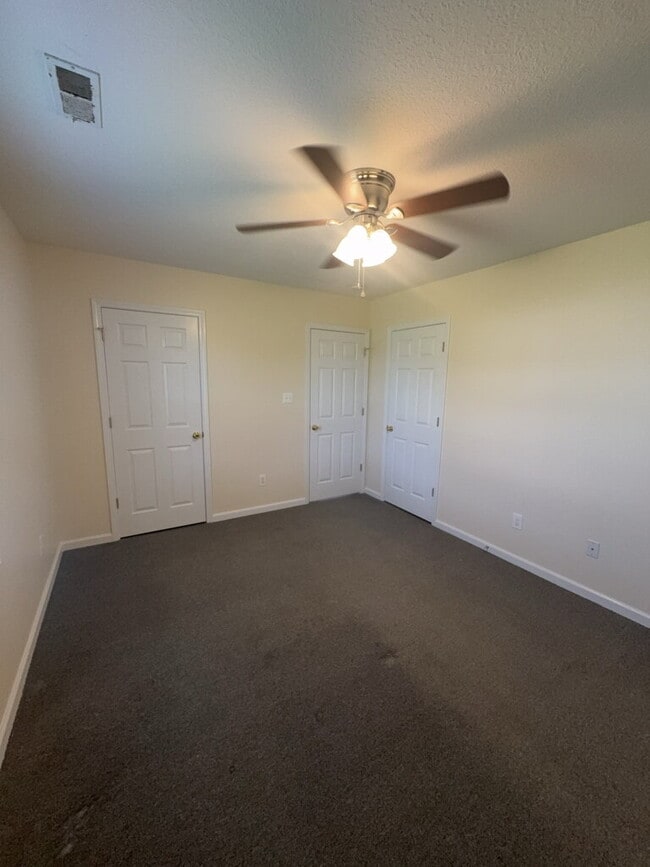 Building Photo - 204 Angus Ln