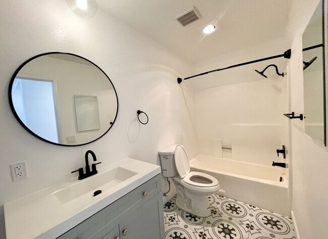 Building Photo - Modern Studio in Gated Van Nuys Community – Fully Remodeled!