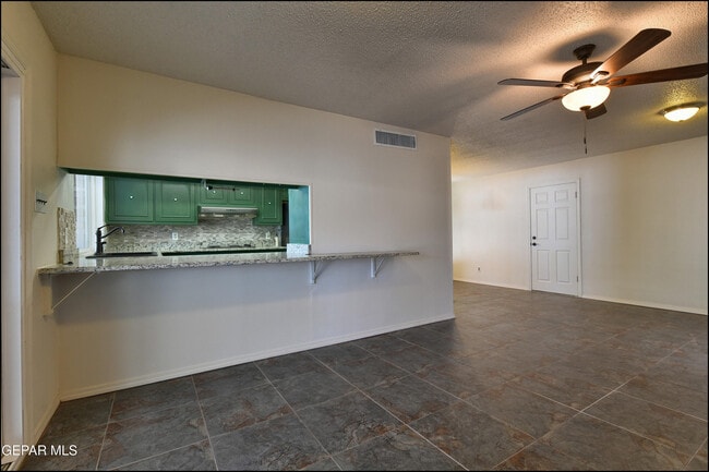 Building Photo - 3433 Clearview Ln