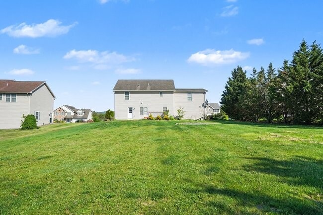 Building Photo - 65 Meade Dr