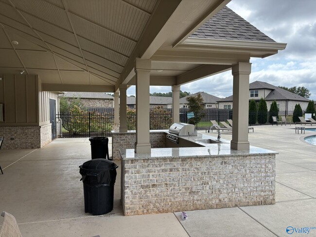 Building Photo - 105 High Leaf Dr