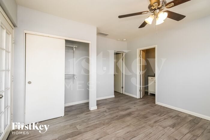 Building Photo - 2417 E Earll Dr