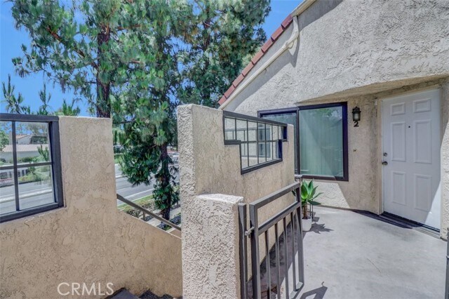 Building Photo - 2 Aruba St