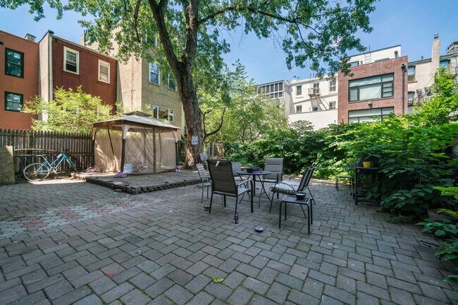 Building Photo - 206 Bloomfield St