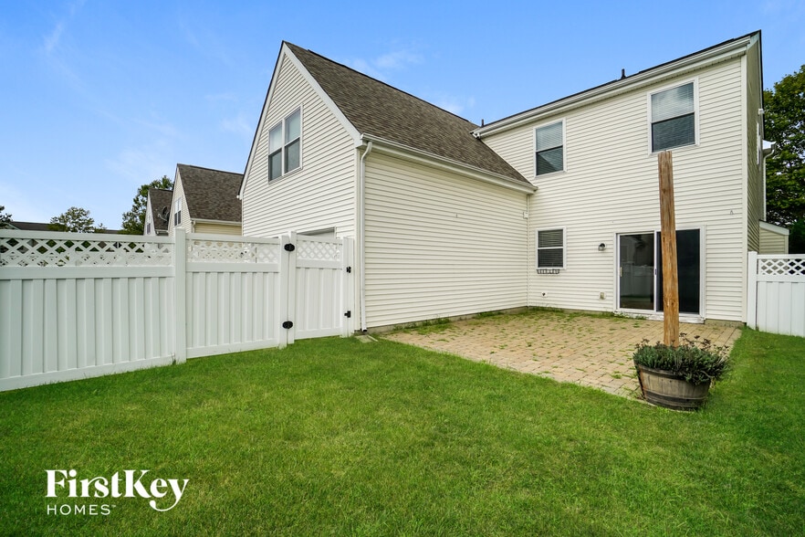 Building Photo - 5965 Mealla Rd