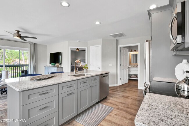 Building Photo - 3350 Club Villas Dr