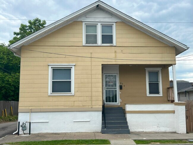 Building Photo - 673 S 27th St