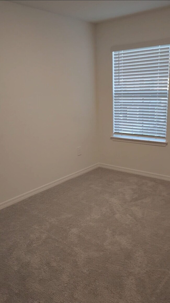 Building Photo - 11041 65th Ter E