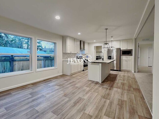 Building Photo - Rent Ready!