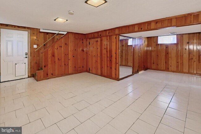 Building Photo - 5016 N Carlin Springs Rd