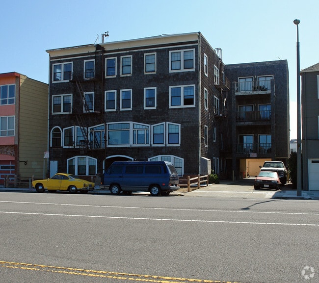 Building Photo - 2448 Great Hwy