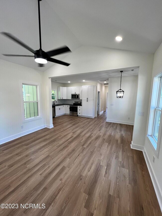 Building Photo - 4105 Peachtree Ave