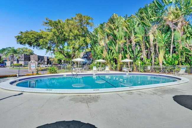 Building Photo - 3125 Oakland Shores Dr