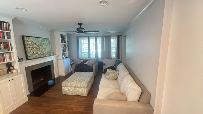 Building Photo - *** Coming Soon*** Gorgeous 4 Bed 2.5 Bath Single Family Home On Spacious Lot In Orange Hunt Esta...