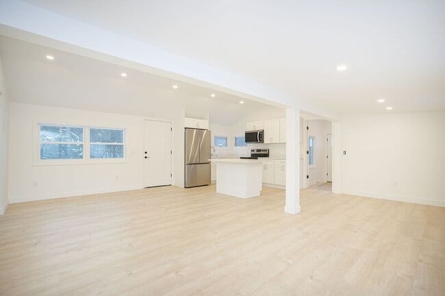 Building Photo - 2403 Westfield St