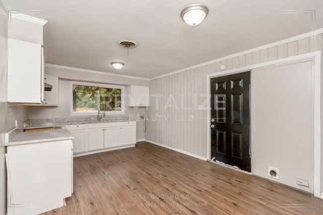 Building Photo - HALF-DEPOSIT SPECIAL! Updated 2 Bed/1 Bath Home in Mobile!