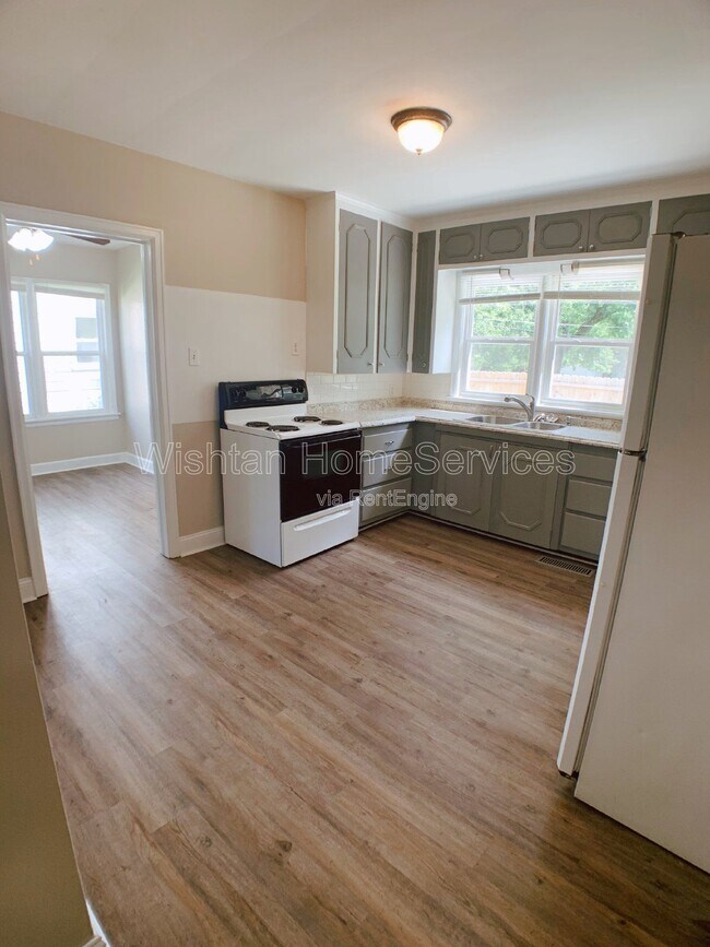 Building Photo - 437 W Murray St