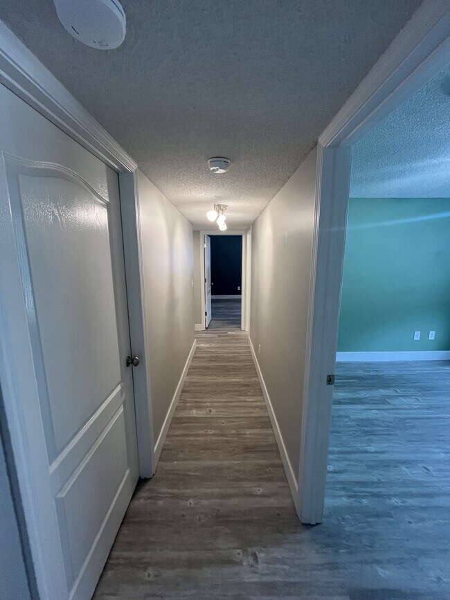 Building Photo - 723 Iron Horse Dr