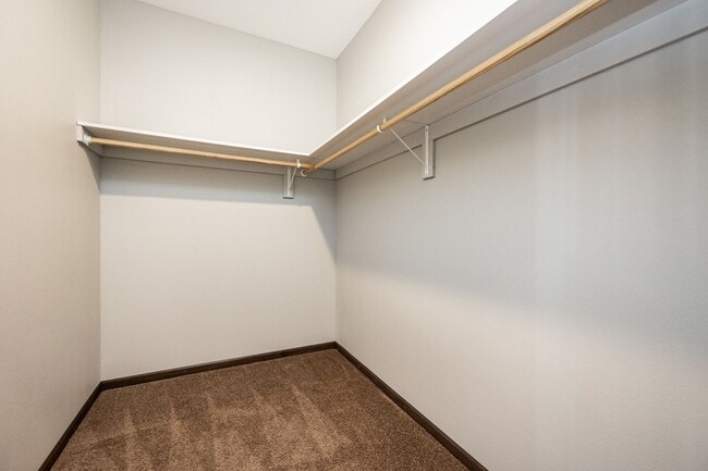 Building Photo - Spacious Townhome In The Kingston Neighborhood