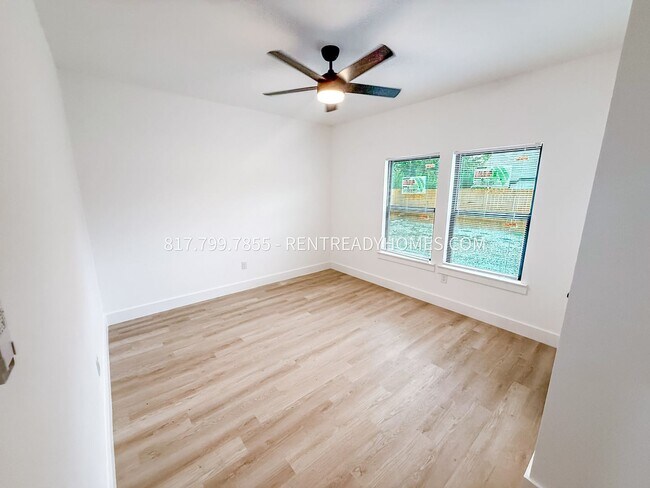 Building Photo - 1337 W Bewick St