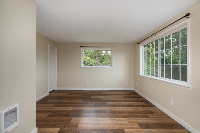 Building Photo - 74693 Hale Ln