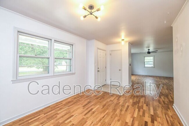 Building Photo - 9 Castlewood Dr