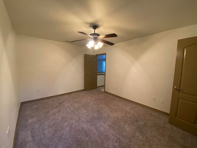 Building Photo - 9813 Sandhill Dr