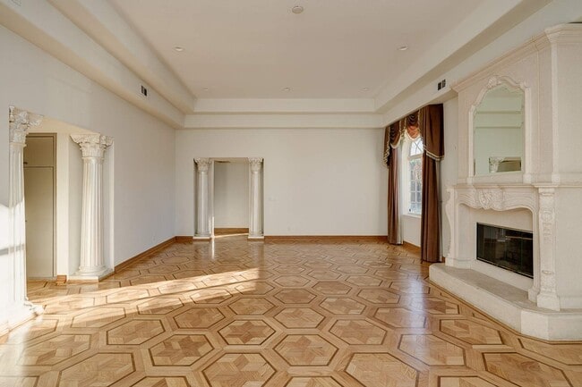 Building Photo - 4356 Kingswell Ave