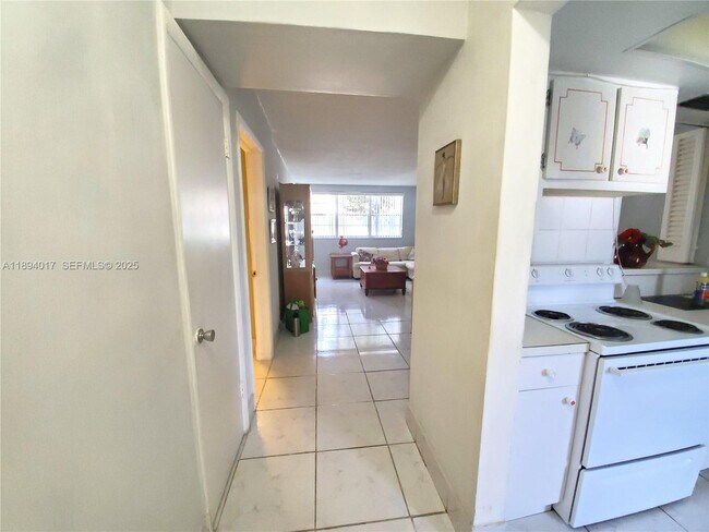 Building Photo - 1333 E Hallandale Beach Blvd