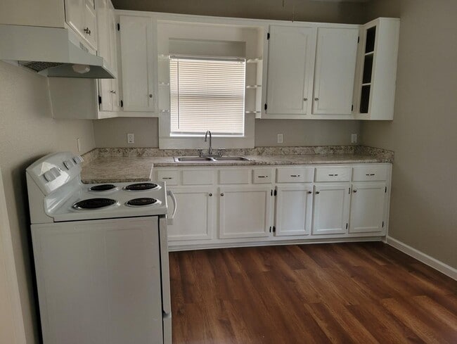 Building Photo - 248 Ray Ave