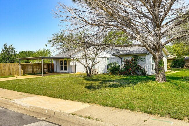 Building Photo - 4626 Trailwood Dr