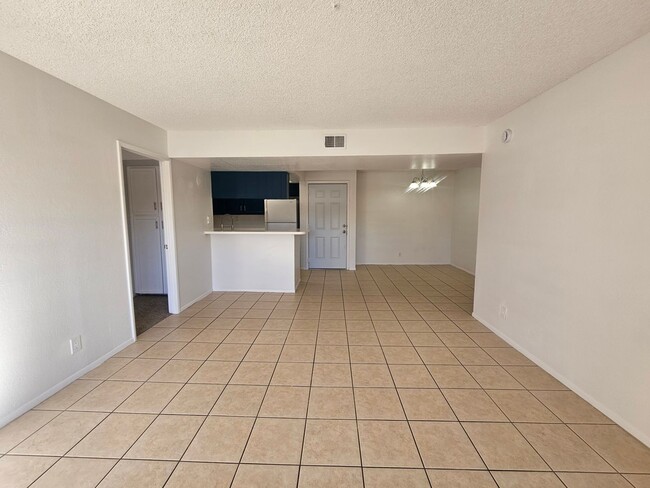 Building Photo - $500 Off First Month! 2 Bed 2 Bath Condo Near Dobson & University with In-Unit W/D