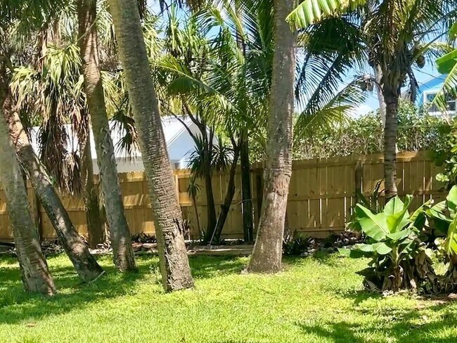 Building Photo - 2503 N Ocean Dr
