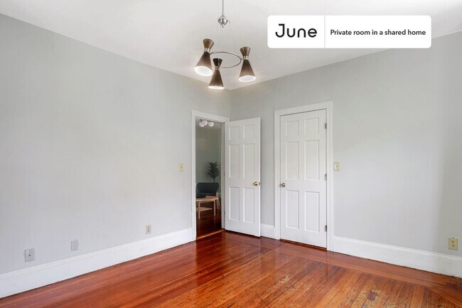 Building Photo - Room in Shared 4 bed/2 bath home