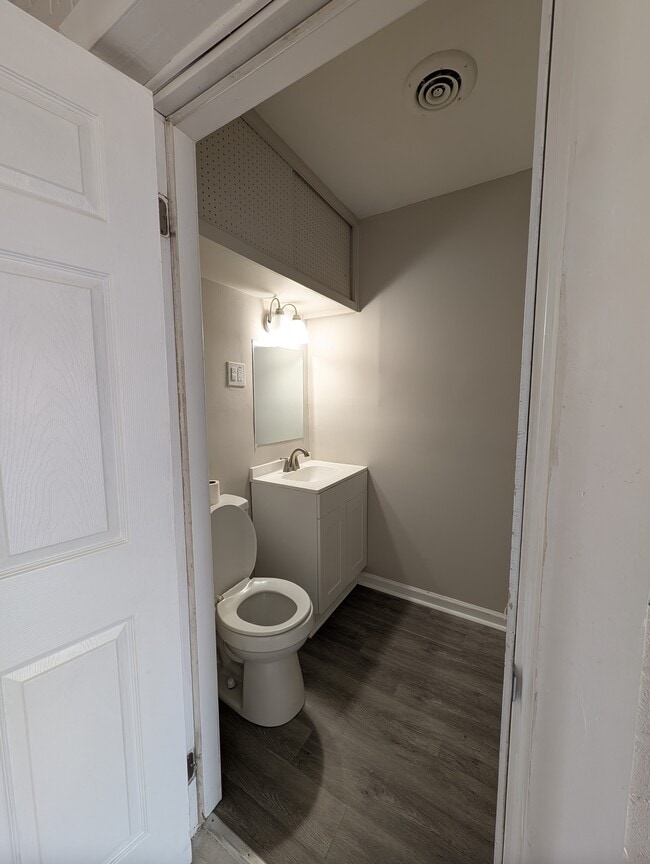 Building Photo - 120 Jenness Ln