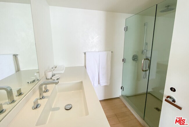 Building Photo - 27102 Malibu Cove Colony Dr