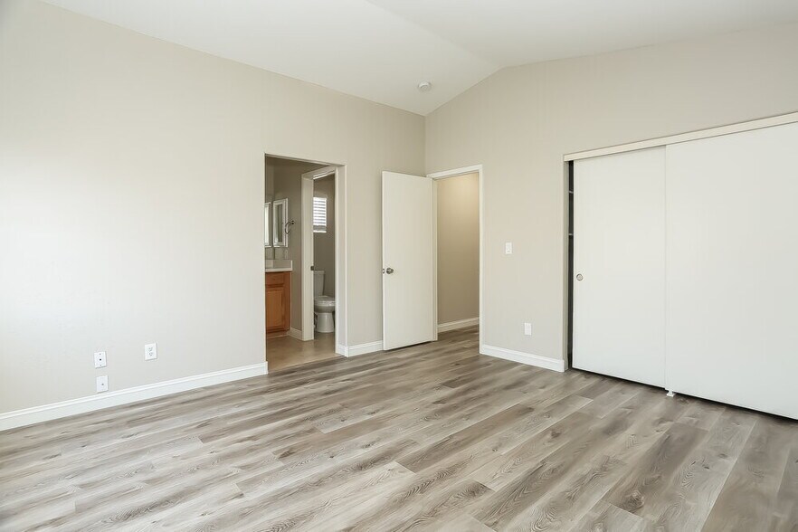 Building Photo - 3021 Bayliner Ave