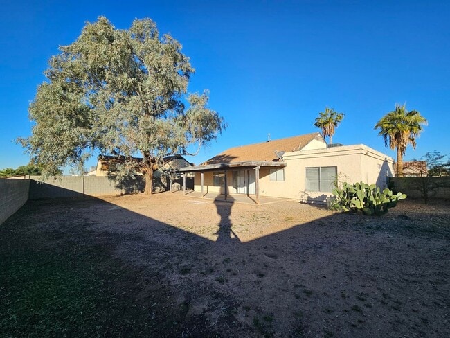 Building Photo - Updated Peoria Home with Modern Finishes